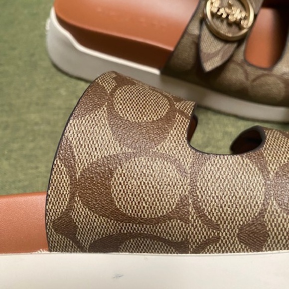 Coach slide on sandals with gold buckles - Picture 4 of 6